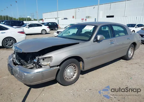 2002 Lincoln Town Car Executive from USA, damaged, VIN 1LNHM81W72Y632938